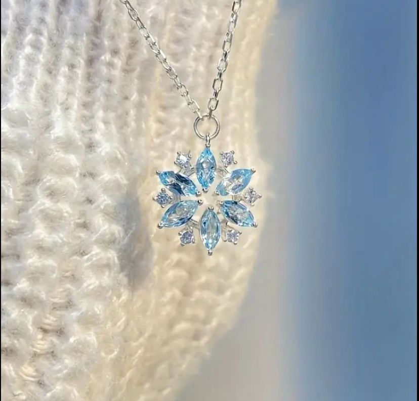 Creative Exquisite Sky Blue Snowflake Design Pendant Necklace Decorative Accessories