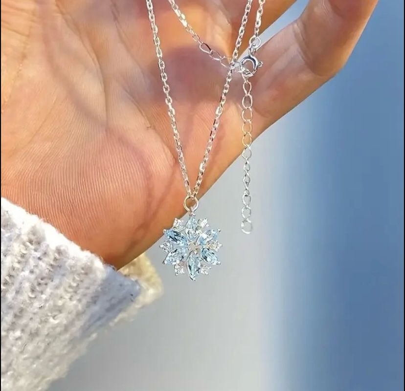 Creative Exquisite Sky Blue Snowflake Design Pendant Necklace Decorative Accessories