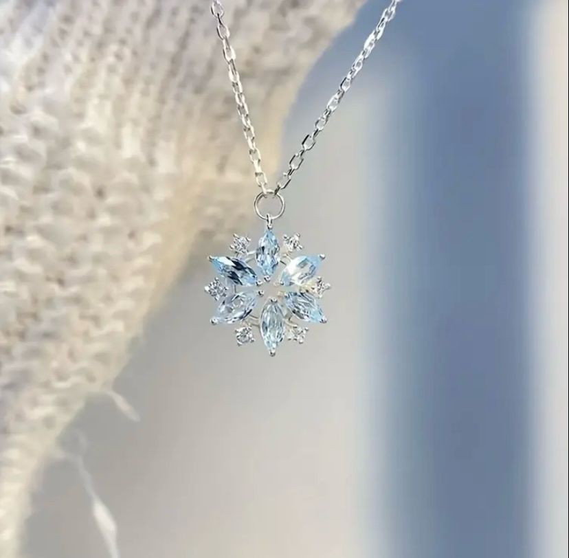 Creative Exquisite Sky Blue Snowflake Design Pendant Necklace Decorative Accessories