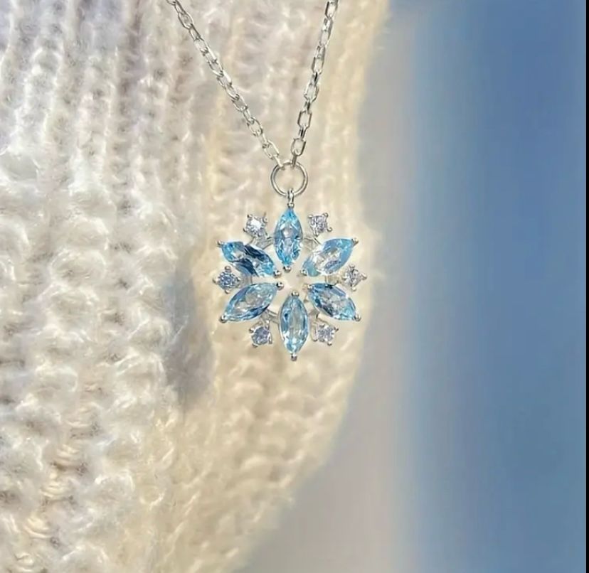 Creative Exquisite Sky Blue Snowflake Design Pendant Necklace Decorative Accessories