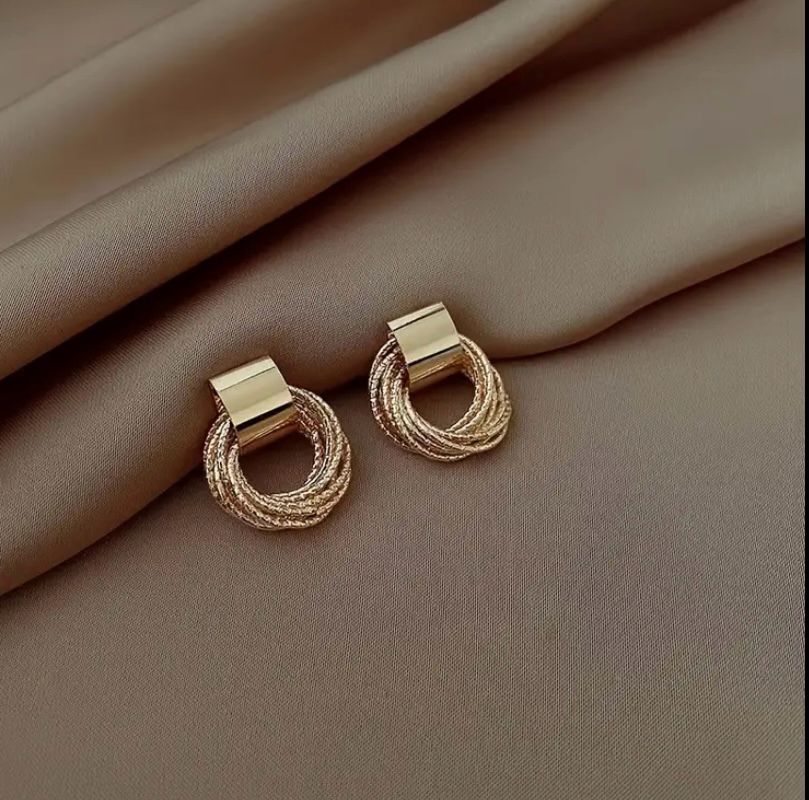 New Temperament Simple Earrings Fashion Ins Cold Wind Earrings High-end Atmosphere