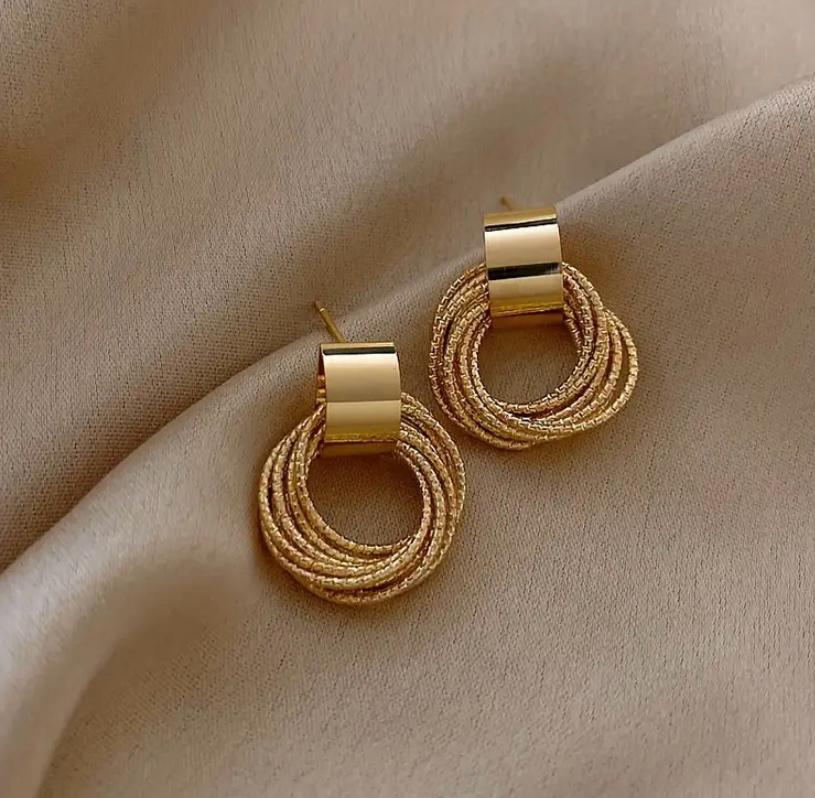 New Temperament Simple Earrings Fashion Ins Cold Wind Earrings High-end Atmosphere